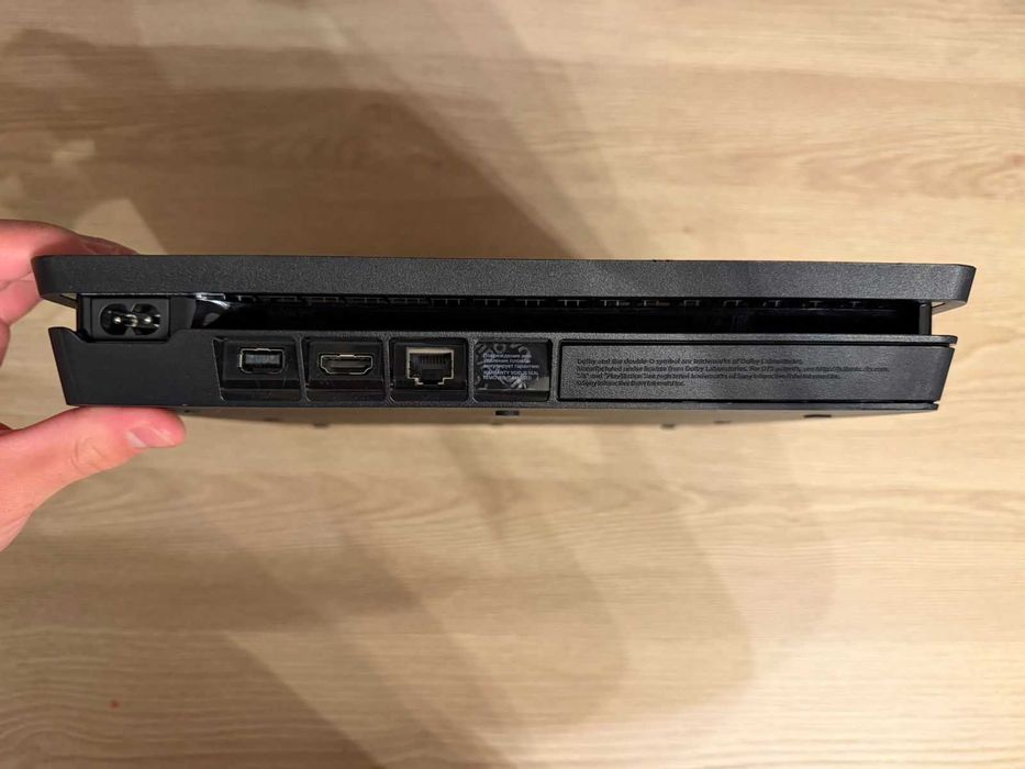 Sony PlayStation 4 PS4 + 2 геймпада + игры