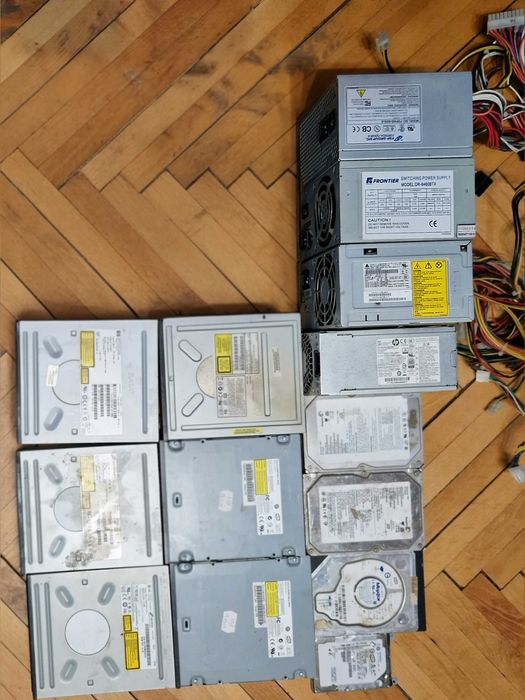 Lot componente PC pentru piese – plăci bază, GPU, CPU, RAM, surse PC, HDD și unități DVD/CD