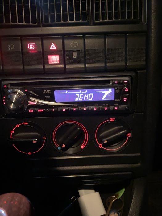 Продам магнитолу jvc