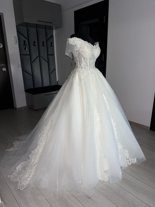 Vand rochie mireasa printesa