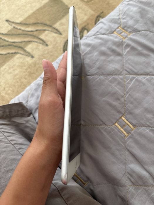 Ipad 4 мини не идеального состояние
