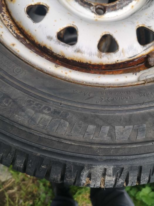 Vand cauciucuri stare foarte bună