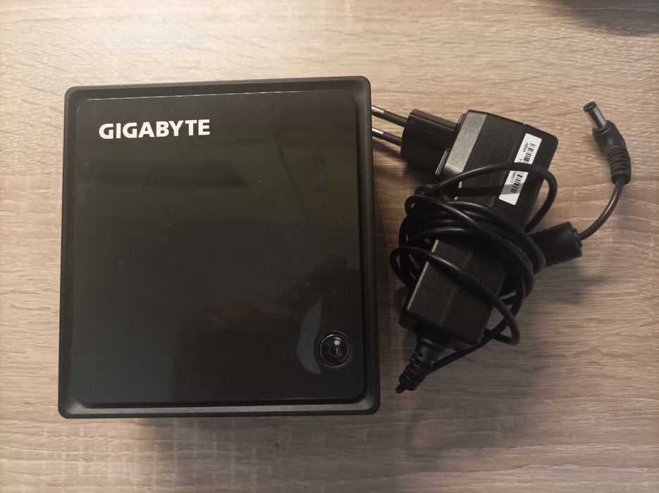 Мини компютър GIGABYTE Brix-3160