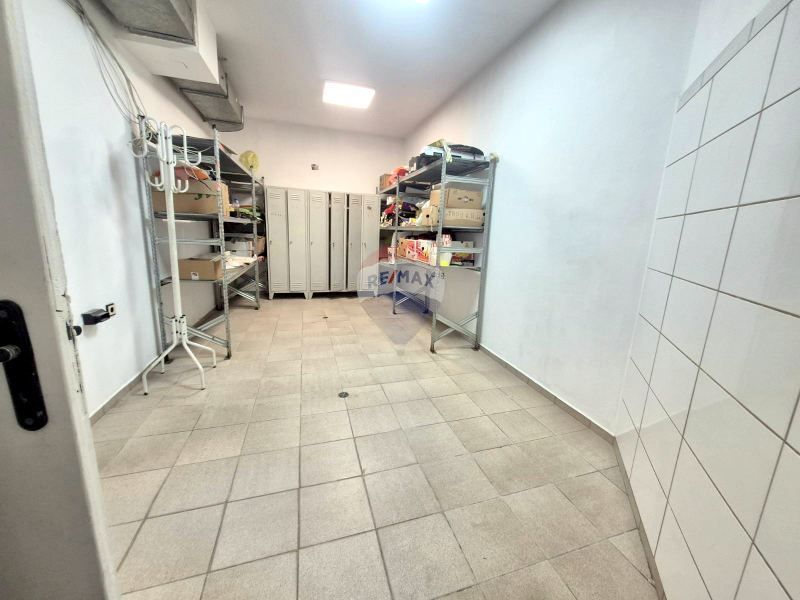 Магазин за продажба, Лятно кино Тракия