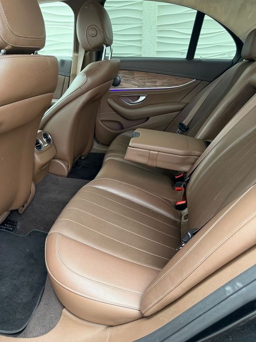 Mercedes-Benz E Mercedes-Benz E220d înmatriculat Interior Luxury, semi-piele, deosebit