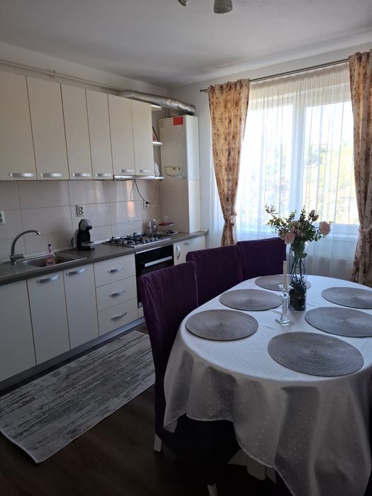 Închiriez apartament 3 camere, decomandat