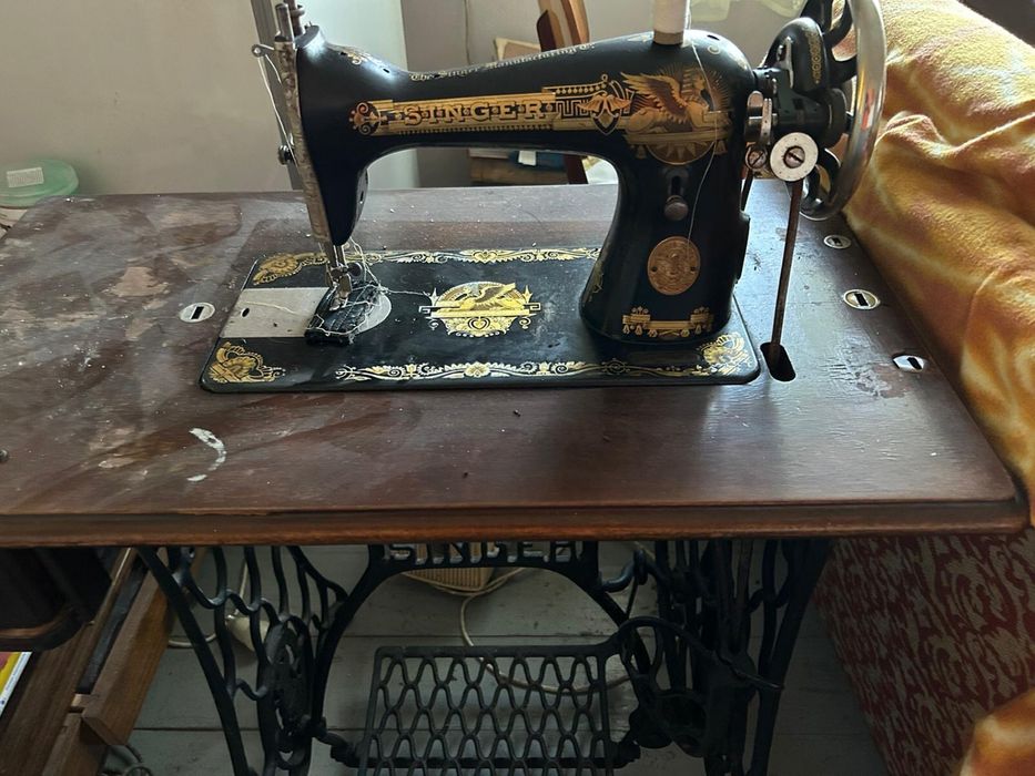 Masina de cusut Zinger