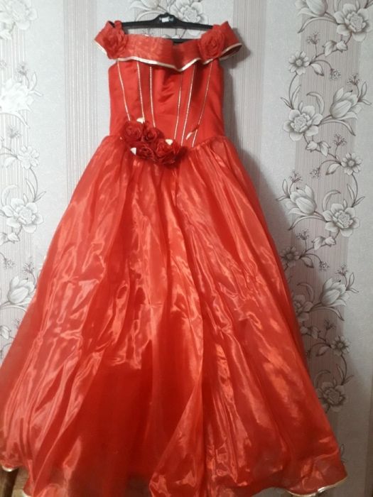 Шикарное платье в отличном состоянии