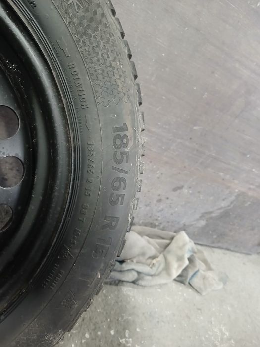 Vănd 4 anvelope cu genti Dacia Logan