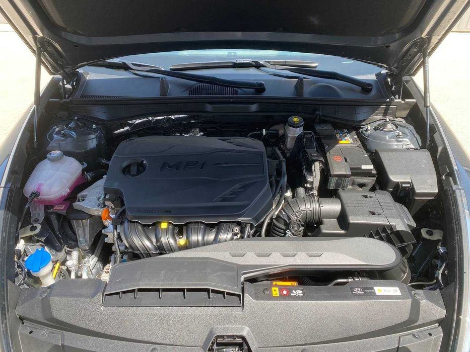 Hyundai Sonata Travel UZ