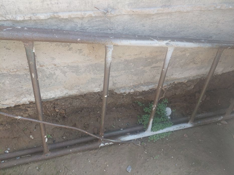 Лестница прочная, крепкая из металла