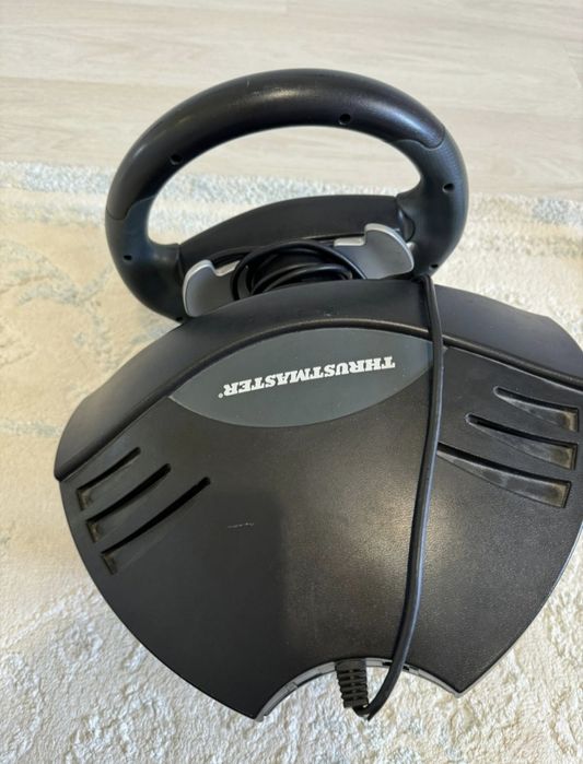Игровой руль thrustmaster