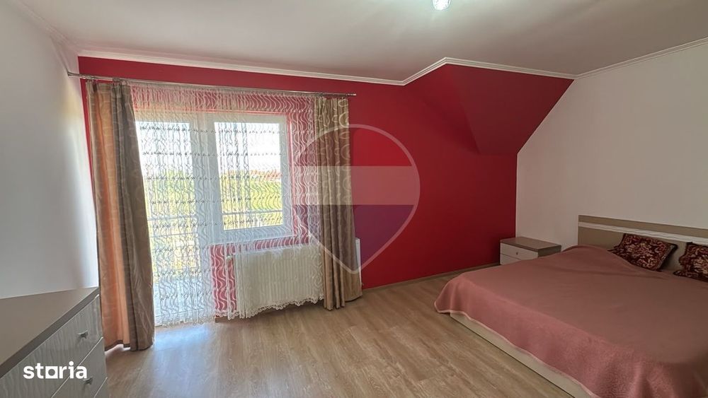 De închiriat casă cu 5 camere, în Sântandrei