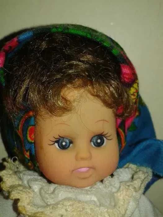 Papusa de colectie in tinuta-costum national