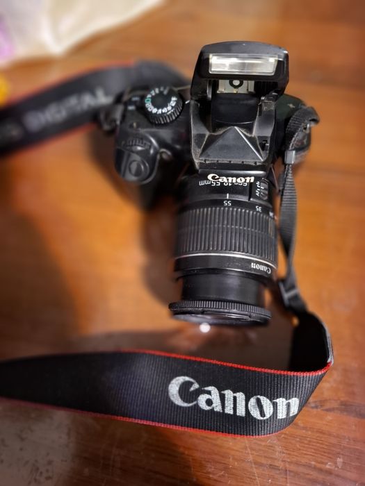 Canon EOS1100D Holati zor Fleshka,zaryatchiklar bor narixini kelishamz