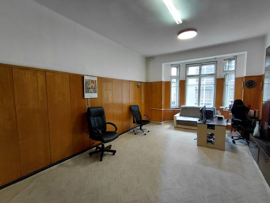 Давам под наем офис в идеален център