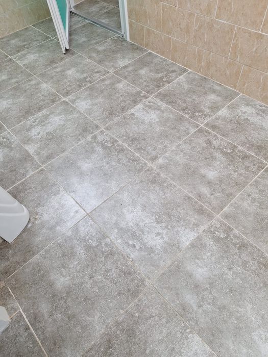 Клеим обои,мелкосрочный ремонт