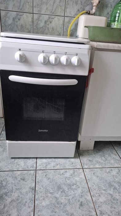 Aragaz cu patru ochiuri si cuptor pe gaz