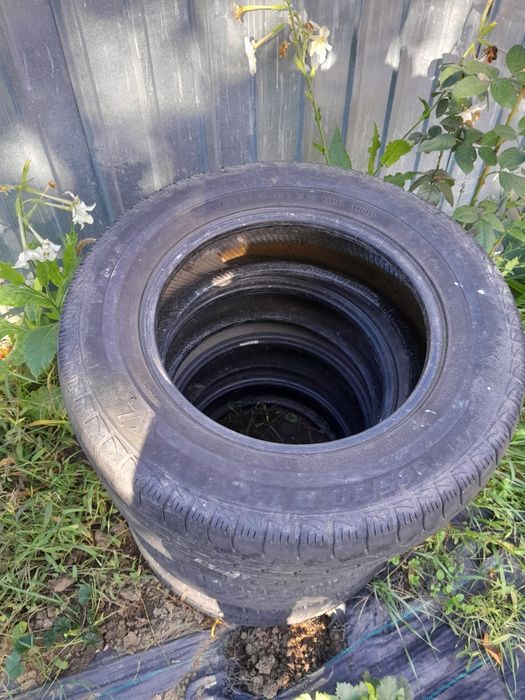 Vând 5 Cauciucuri 195/70/15 C.