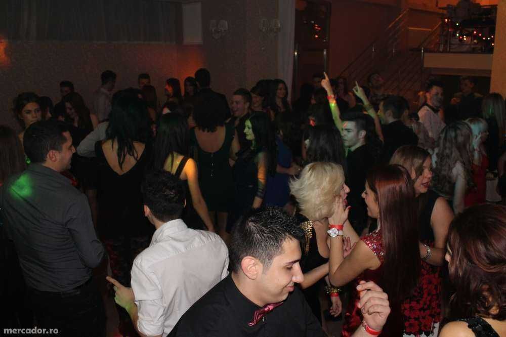 Dj-Mc,Scena,Ecran Led,Schela de Lumini,Sonorizare,PistoaleCO2 Band-uri