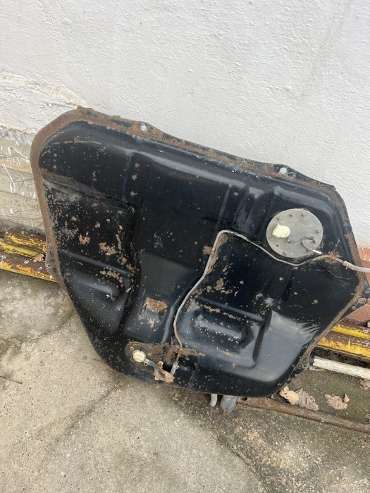 Бензобак галант 7