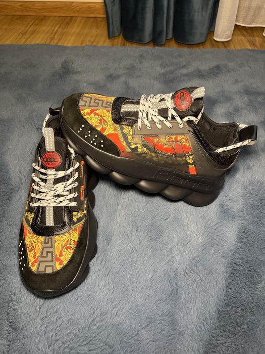 Versace chain reaction
