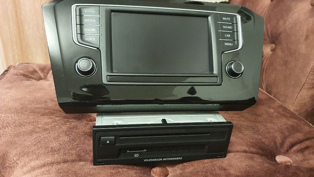 Display MIB 2  VW PASSAT B8 / 2016 , unitate torpedou și rama.