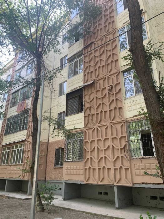 Продается 1 ком.кв. в 8 микр. возможен обмен