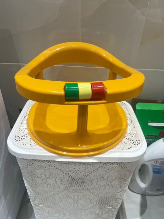 Продам детский стульчик для ванной!!