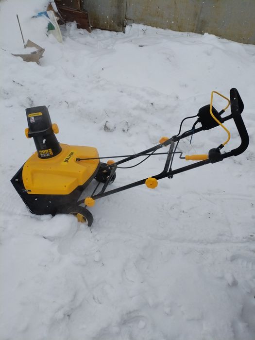 Продам снегоуборочную машину