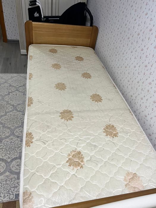 Продаю кровать вместе с матрасом