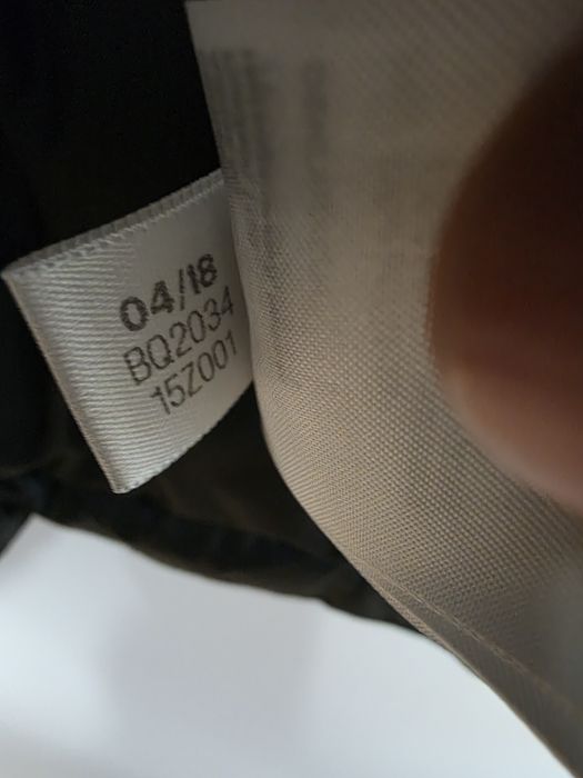 Adidas пухено яке с качулка - черно/сиво, М