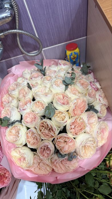 Гүл гүл сатылады