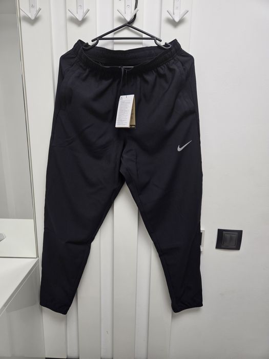 Pantaloni Nike jogger noi etichetă