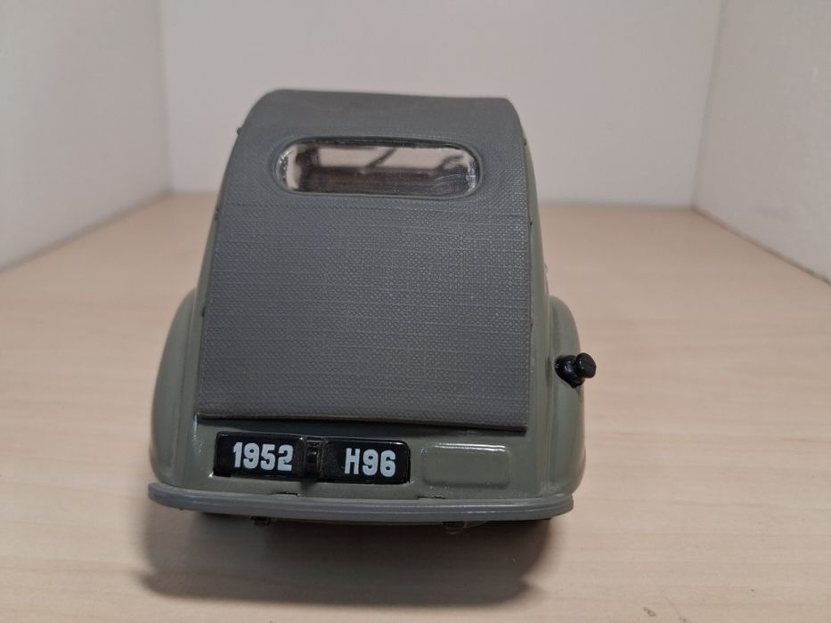 Citroen 2CV maisto 1:18