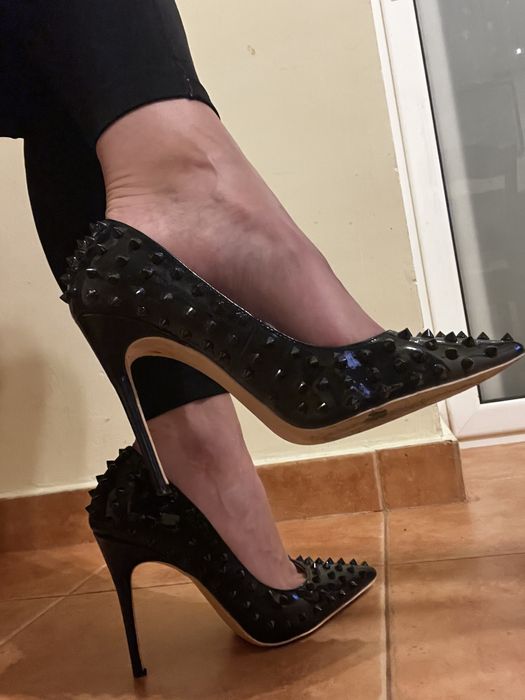 Дамски обувки на тънък ток