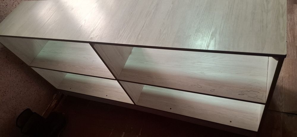 Vitrina polka magazin uchun