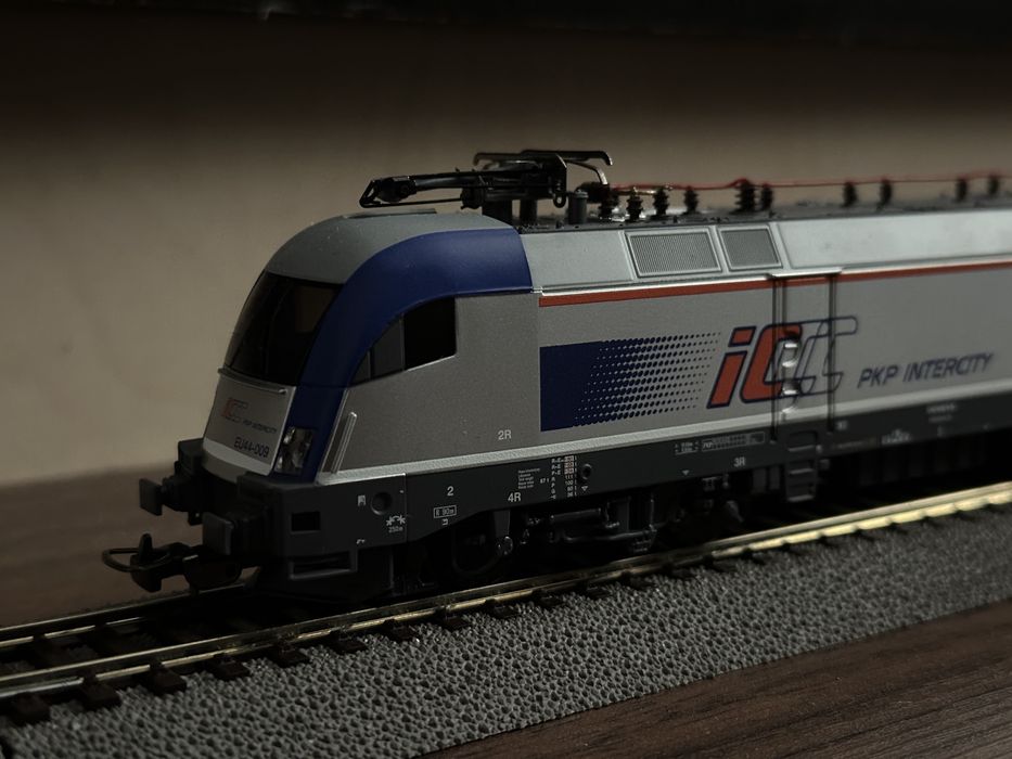 trenulet electric locomotiva taurus piko intercity scara ho/h0 1/87
