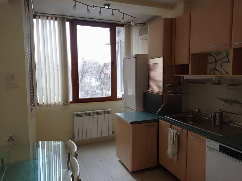 Дава се под наем Тристаен апартамент в София, Лозенец - 91 кв.м за 750 € - Снимка #1