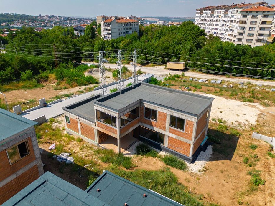 Къща в Плевен-Кайлъка площ 256 цена 375000