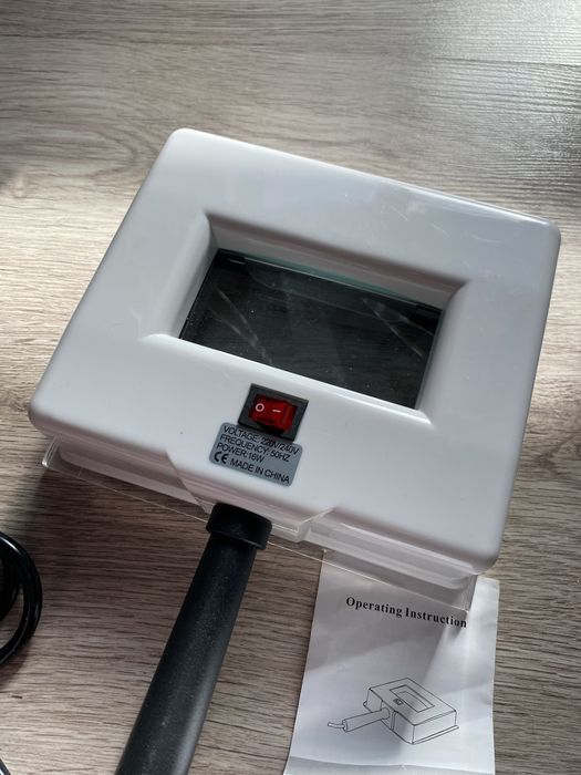 Lampa pentru analizarea pielii portabila