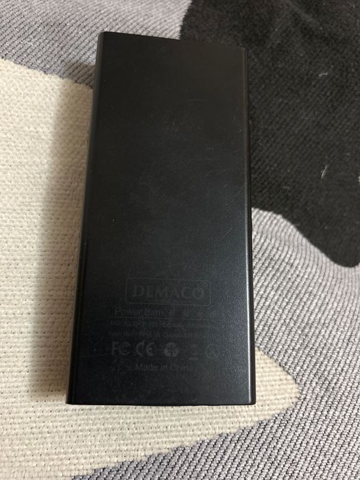 Повер банк DEMACO