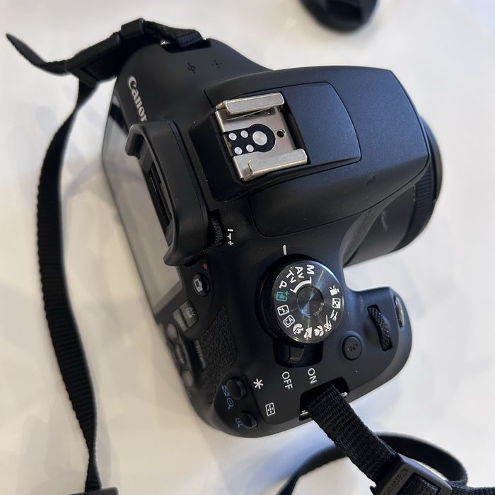 Canon 2000D pachet complet