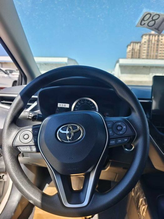 Toyota Corolla D-4T, седан, белый цвет.