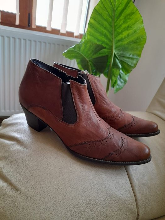 Botine din piele