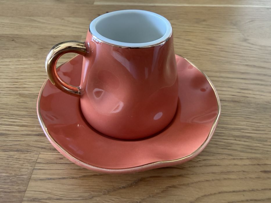 Farfuriute si ceașcă cafea