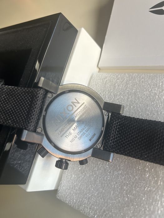 Часовник Nixon Magnacon 2 minutes to midnight