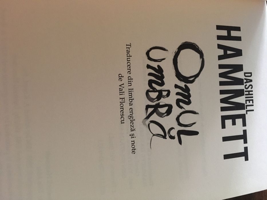 Roman Omul umbra de Dashiell Hammett