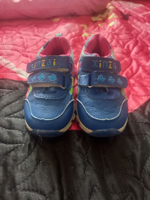 Продам детские кросовки