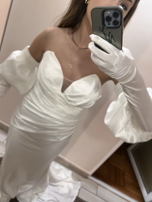 Rochie mireasa cu manusi